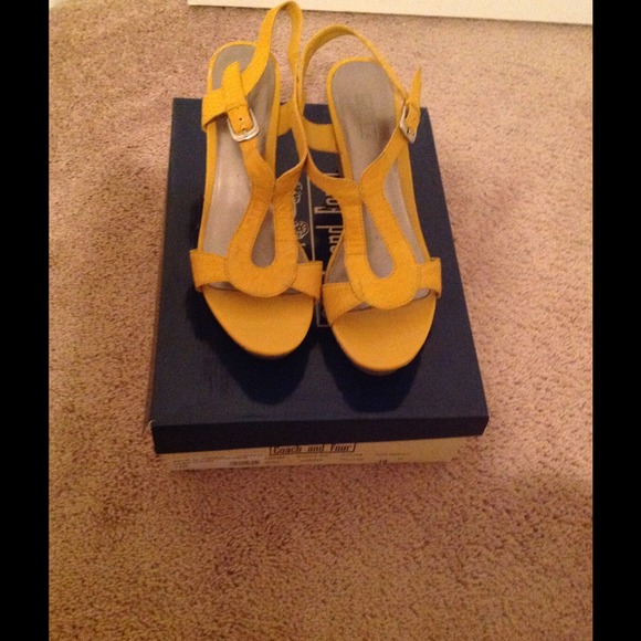 coach and four sandals