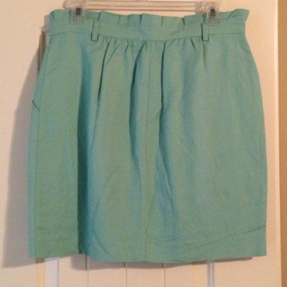 Love21 Cute Mint Color Skirt. NWOT. Size Medium.