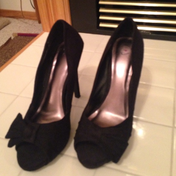 Derek heart black faux suede heels