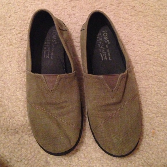 Army green TOMS
