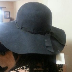 Black sun hat