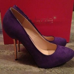 Purple pumps
