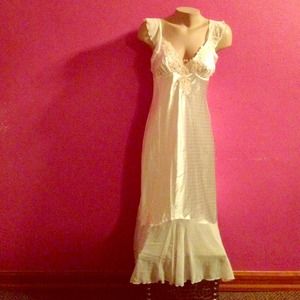 Gorgeous white nightgown  NEW!