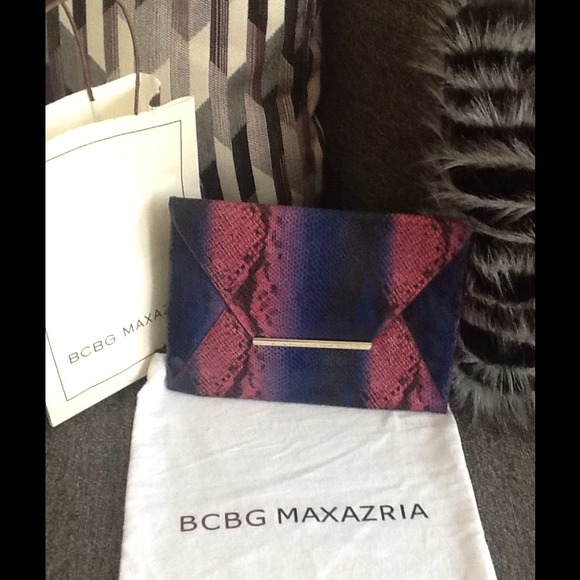 BCBG max Clutch - Picture 1 of 1