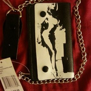Wallet with chain