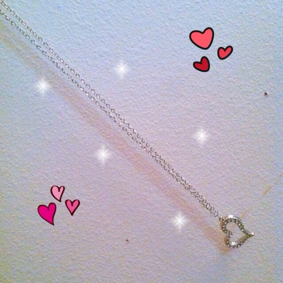 Macys silver heart necklace