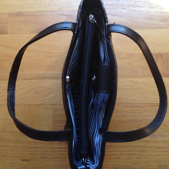 Snake Skin Patterned  Purse - Picture 2 of 4
