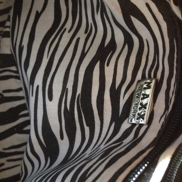 Snake Skin Patterned  Purse - Picture 3 of 4