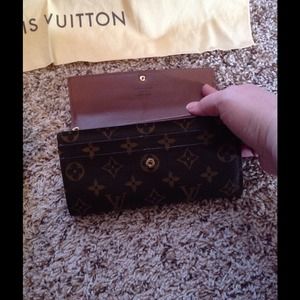 LOUIE VUITTON SARAH WALLET