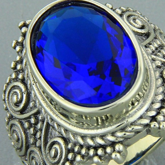 Jewelry - Beautiful Sapphire Blue Ring!