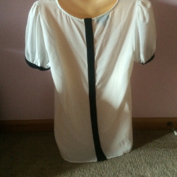 Black and White Top - Picture 2 of 2