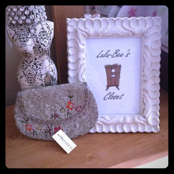 Forever 21 Handbags - 🌸🌸Sent as gift🌸🌸Forever 21 beaded coin purse.