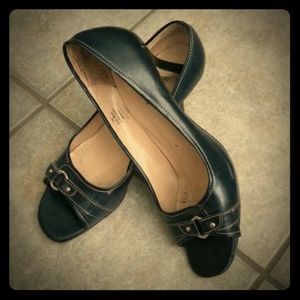 Navy heeled Shoes