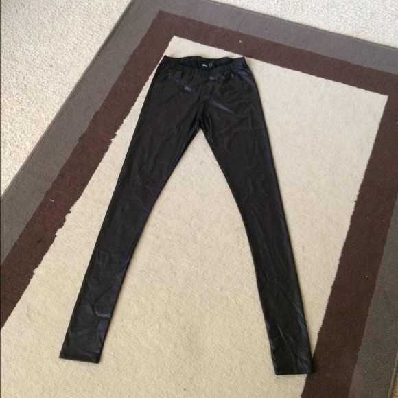 Liquid leather-look leggings