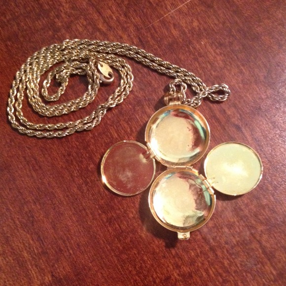 Four panel locket - Picture 2 of 2