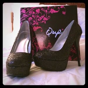 NWOT Black 5 inch platform glitter heels