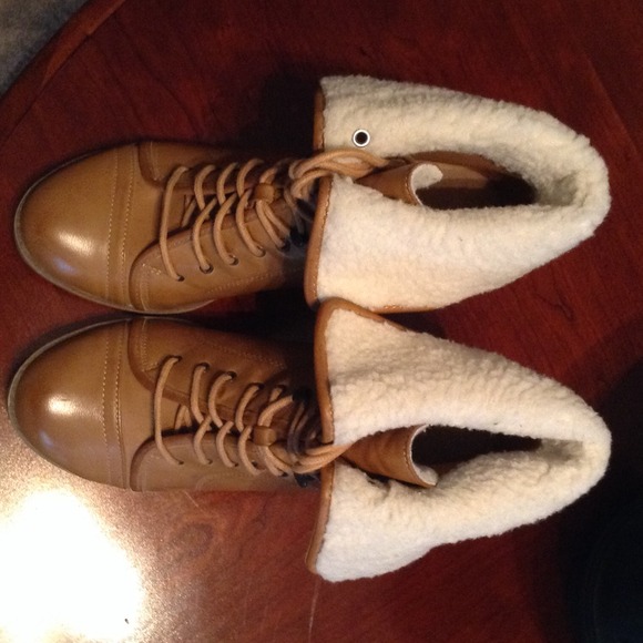 Boots - Picture 3 of 4