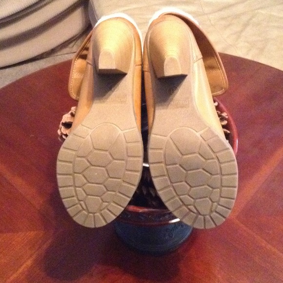 Boots - Picture 4 of 4