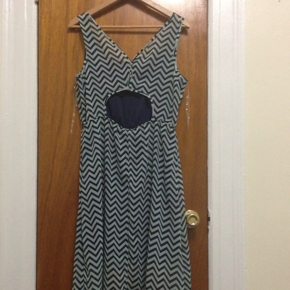 ✨🌟NWOT🌟✨ Chevron blue & light green hi-lo dress - Picture 2 of 4