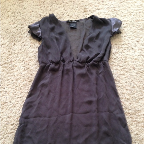 Charlotte Russe Chiffon flutter sleeve top. Small.