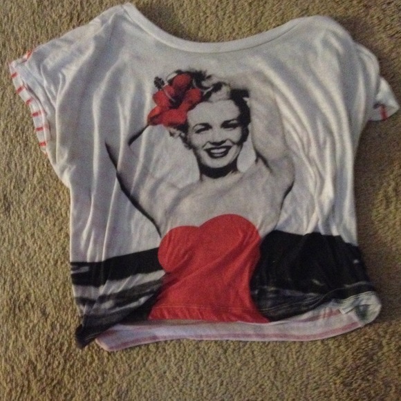cropped tee
