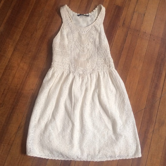 Beautiful off white lace/crotchet Zara dress