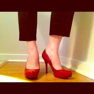 Red Guess pumps, size 7.5