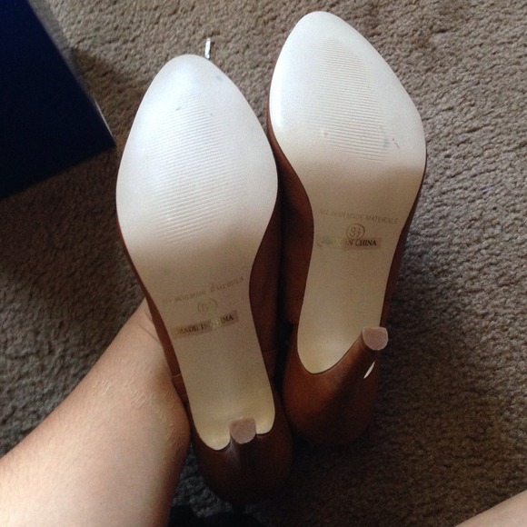 Brown heels - Picture 3 of 4