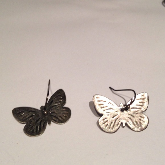 Butterfly Necklace & Earrings - Picture 3 of 3