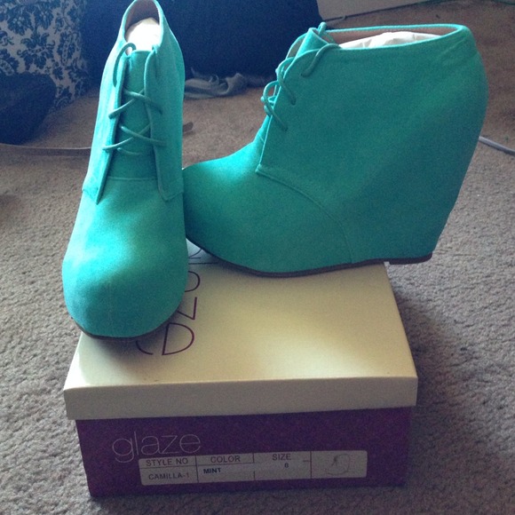 Mint color wedges - Picture 1 of 3