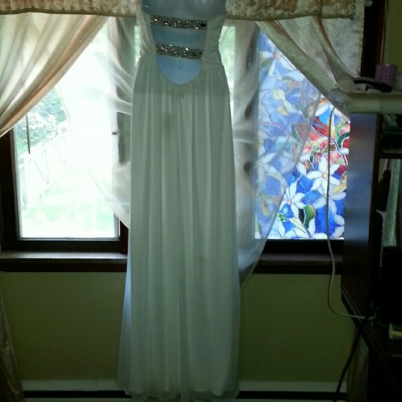 White long strapless beaded gown. - Picture 2 of 4
