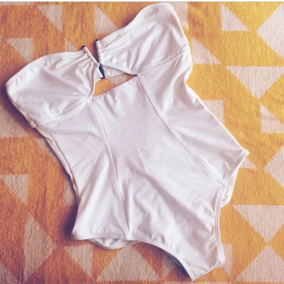 White One Piece /1Sol - Never worn
