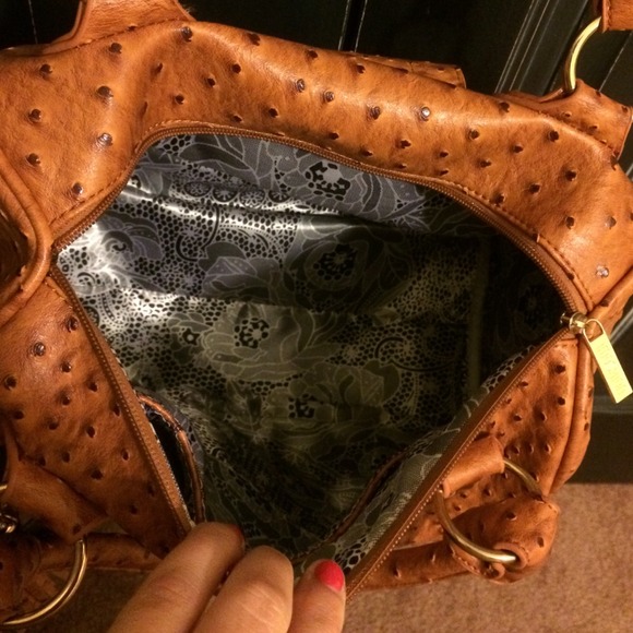 SOLD IN BUNDLE  NWT tan ostrich print handbag - Picture 3 of 4