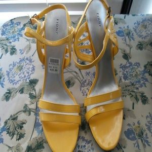 Yellow heels NEW have never been used.