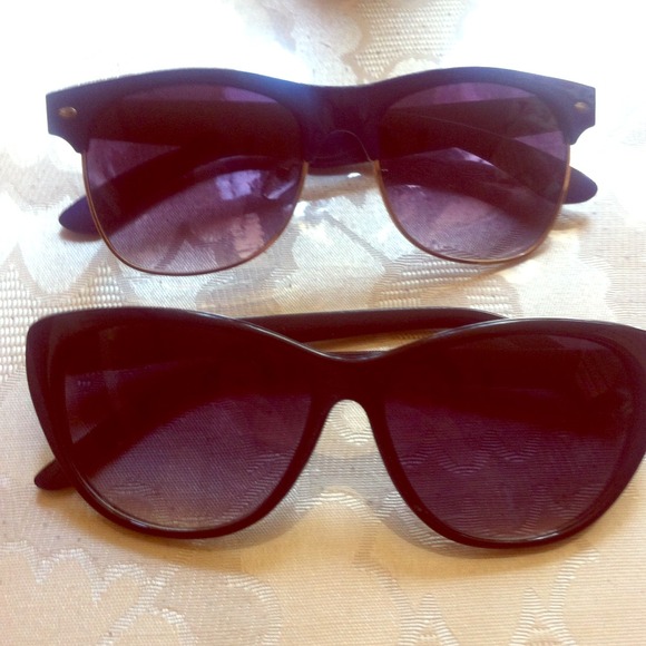 TRADED** Set of two sunglasses