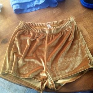 ✨SOLD ON VINTED✨High waist gold velvet shorts