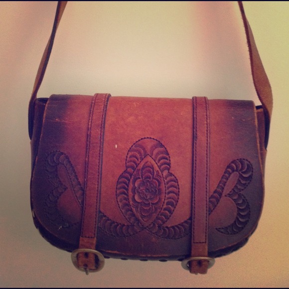 Beautiful vintage handmade leather purse!