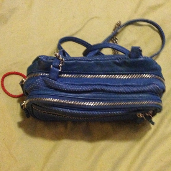 Super Cute Crossbody Bag - Picture 2 of 4