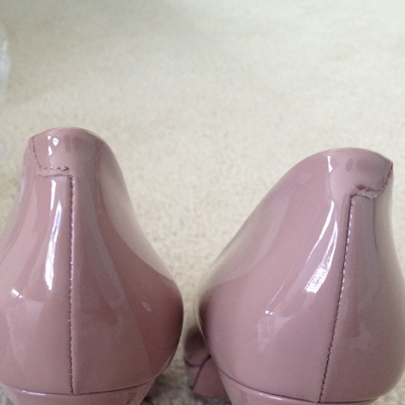 **SOLD** 💞💞 Authentic Gucci Peep toe Pumps - Picture 3 of 4