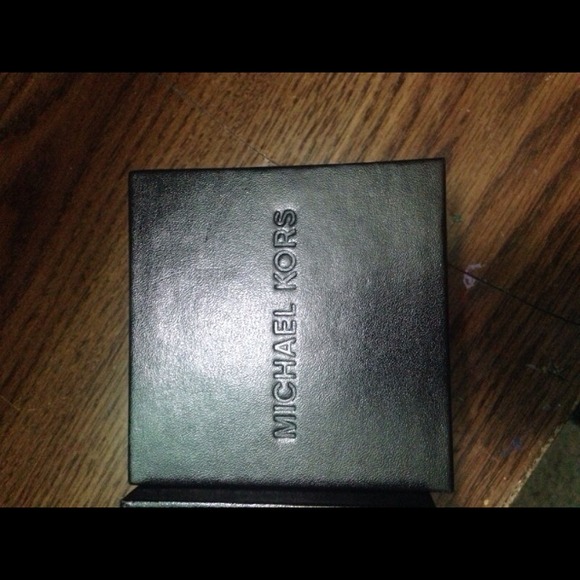 Authentic Michael Kors Watch - Picture 2 of 4