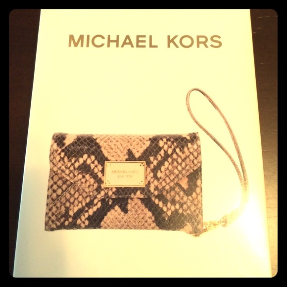 Authentic Michael Kors iPhone 4/4s clutch & case