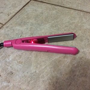 Bundle Revlon Straightner & AE Shirt