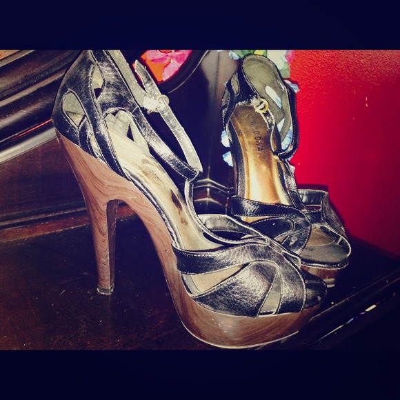 Black/Brown heels