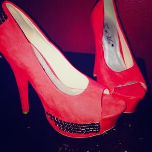 Peach heels with studs !