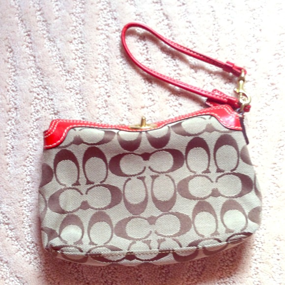 Adorable coach clutch