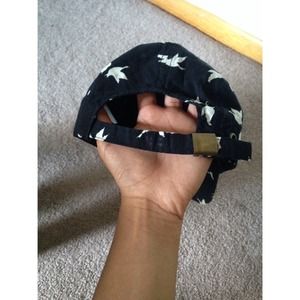 5 panel hat with birds 🐦