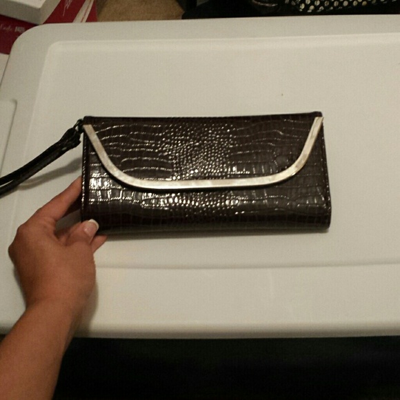 Clutch/wallet w/ wristlet