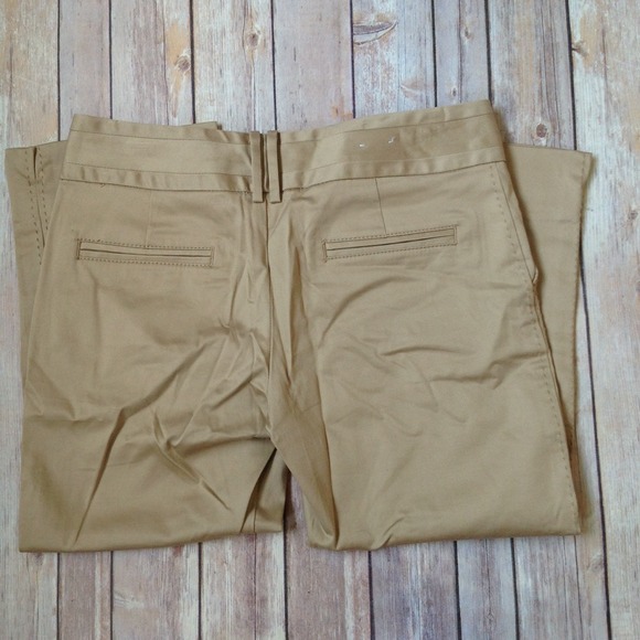 NWOT Khaki/Beige/Tan Capris - Picture 2 of 4