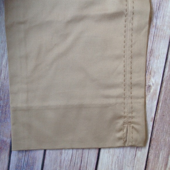 NWOT Khaki/Beige/Tan Capris - Picture 4 of 4