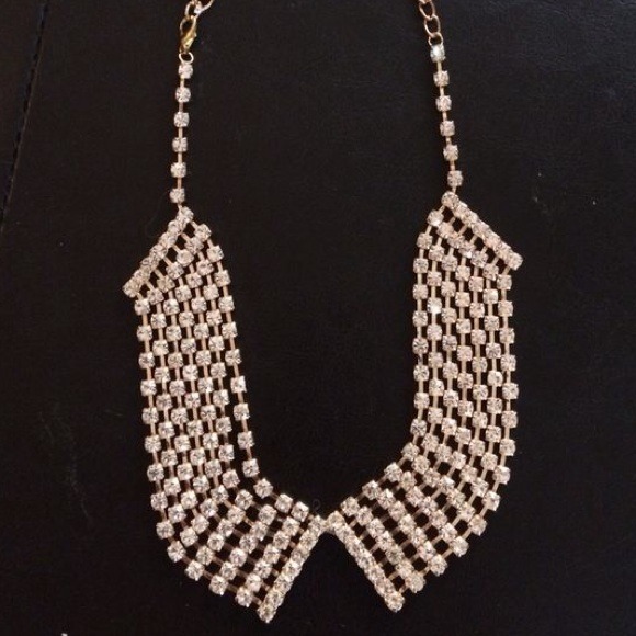Rhinestone peter pan collar! gorgeous!🎀
